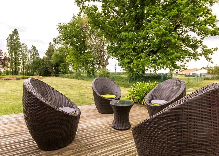 Paisible Avec Grand Jardin Pres Du Lac, Ping-pong, Velo, Climatisation, Proche De Nantes Et Plages - Fr-1-306-1056 펜션 *